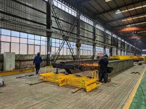 巨人集团秋夜奋战：产能提升背后的汗水与辉煌